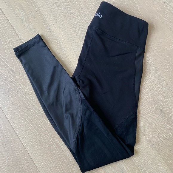 ALO Yoga Pants - Alo Vitality Leggings Lively Lace Black size xs